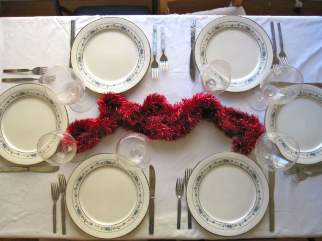 Simple Christmas Table Settings